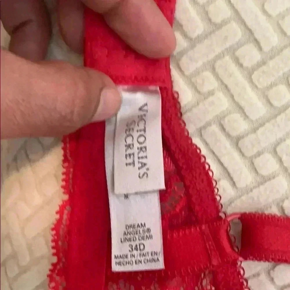 Victoria’s Secret Valentine’s Secret Dream Angel Bra - Picture 6 of 6